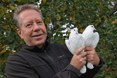 Thomas Tschanter züchtet nicht nur Kaninchen sondern auch arabische Trommeltauben.