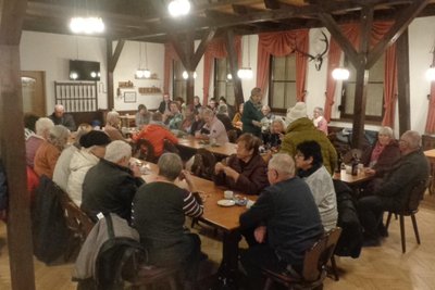Behaglich, warm, Tee und genug zu essen: Die gestrandeten Gäste im Dorfhaus Tellerhäuser.