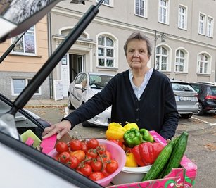 Auch Annette Werner gehört zu den ehrenamtlichen Mitarbeiterinnen des Vereins Kinderhilfe, die am Lichtensteiner Altmarkt oft keinen kostenfreien Parkplatz für ihr Auto finden. 