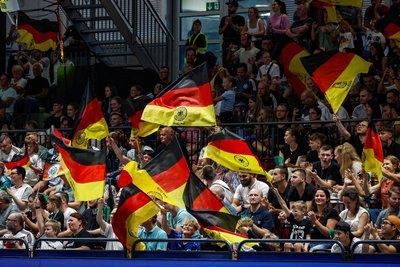 Rund 1500 Zuschauer sorgten in Chemnitz für beste Stimmung und zeigten sich begeistert von der schnellen Sportart. 