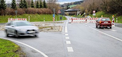 Seit Dienstag dicht: Der Autobahnzubringer bei Zwönitz ist zwischen der Abfahrt zum Gewerbegebiet und der Zufahrt zur Zwönitzer Agrargenossenschaft ist gesperrt. 
