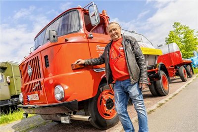 Gut in Schuss ist Werner Pollers knallroter IFA W50. Mit der schmucken Rarität war er sogar schon in Frankreich-Urlaub. 