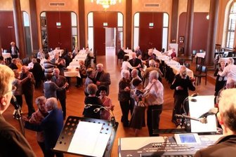 120 Tanzbegeisterte im Stollberger Bürgergarten - Rund 120 Besucher haben am Sonntag beim Tanztee im Stollberger Bürgergarten eine flotte Sohle aufs Parkett gelegt.