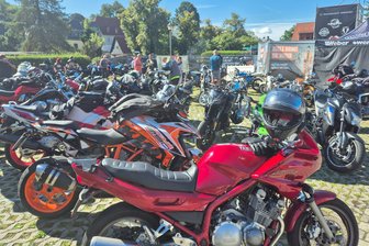 1200 Gäste und 600 Maschinen: Glückliche Biker in Oederan - 