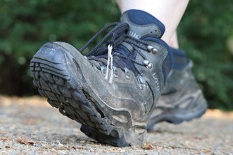1200 Kilometer zu Fuß für mehr Gerechtigkeit - Rund 1200 Kilometer will Birgit Pfersich durch ganz Deutschland wandern, um mit Menschen darüber zu reden, wie die Rechte der Frauen gestärkt werden können. 