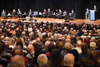 1200 Menschen diskutieren über Asyl -