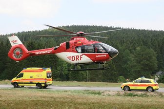 13-Jährige von Pkw erfasst und schwer verletzt - Das Mädchen wurde mit dem Rettungshubschrauber ins Krankenhaus geflogen.