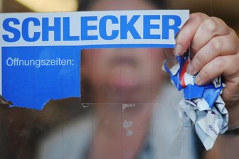 13 Jahre nach Insolvenz: Schlecker-Familie soll 800.000 Euro an Zwickauer Firma zahlen - Das Oberlandesgericht hat im Schlecker-Prozess einen Vergleich vorgeschlagen.