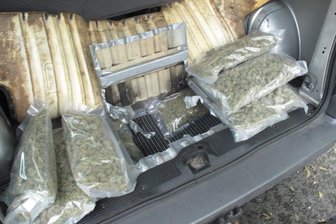 13 Kilo Marihuana am Grenzübergang in Oberwiesenthal sichergestellt - Die Durchsuchung eines Transporters in Oberwiesenthal brachte 26 Packungen Marihuana ans Licht.