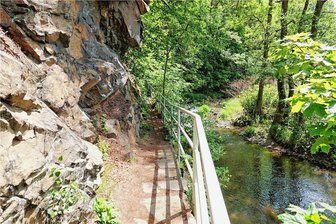 13 Tipps für Ausflüge: Wanderführer "Montanregion Erzgebirge" empfiehlt auch Touren im Raum Freiberg - Eine schöne Passage des Wanderweges entlang der Grabentour an der Bobritzsch.