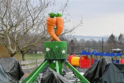 Das Hasenhüpfer-Karussell kann aufgrund der Witterung noch nicht genutzt werden, dafür Wellenflieger, Panorama- und und Komet-Schaukel.