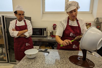 Von süß bis bitter: Cruz und José Refart in ihrer Schokoladenmanufaktur.