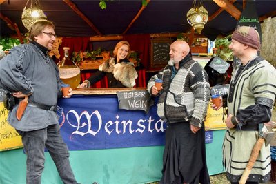Fruchtweine aus Wittenberg gibt es am Stand von Britta Henska auf dem Wikinger-Markt der Burg Rabenstein.