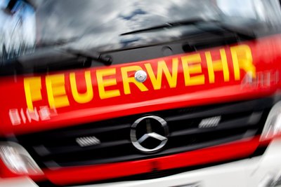 Einsatzfahrzeug der Feuerwehr: Bei einem Schuppenbrand starben zwei Tiere.