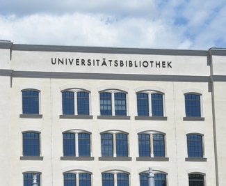 In der Universitätsbibliothek am Busbahnhof stellt sich die TU am Samstag vor allem Schülerinnen und Schülern vor. 