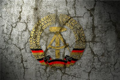 Auferstanden aus Ruinen. 