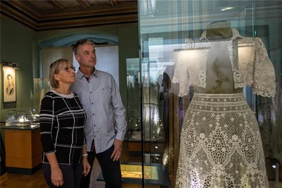 Sibylle und Detlev Schulze aus Werdau nutzten den letzten Öffnungstag, um das Spitzenmuseum zu besuchen.