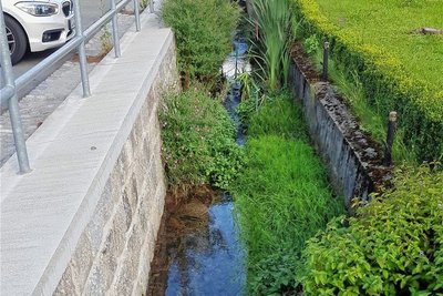 Der Klaffenbacher Bach im ruhigen Zustand. Doch beispielsweise bei Starkregen kann er über die Ufer treten. 