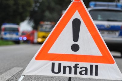 Unfall an der Kreuzung Bahnhofstraße/Meinertstraße in Oelsnitz.