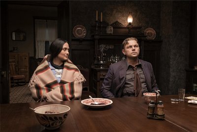 Der Film „Killers of the Flower Moon“ mit Lily Gladstone (l.) und Leonardo DiCaprio (r.) kommt am 19. Oktober in die deutschen Kinos und ist anschließend auf Apple TV+ zu sehen.