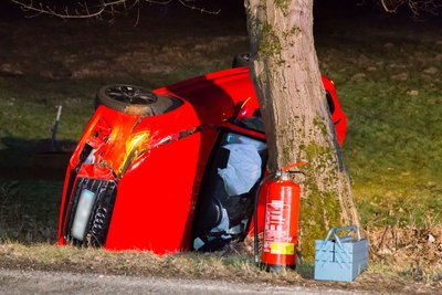 Der Audi fand sich nach dem Überholmanöver im Straßengraben wieder.