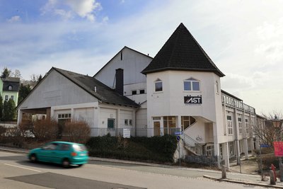 Für diese Immobilie, den ehemaligen Frischemarkt am Markt von Beierfeld, wünscht sich die Stadt eine Wiederbelebung.