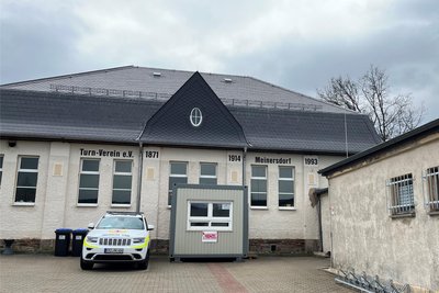 Das DRK Stollberg, beauftragt mit der Betreuung der Notunterkunft in Meinersdorf, soll laut Landkreis die Turnhalle fristgerecht räumen.