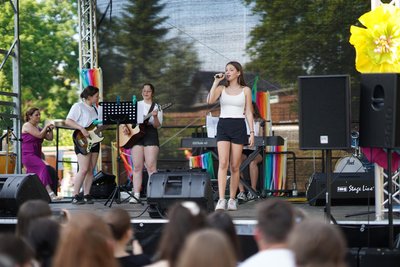 Die Schulband der Pesta hatte zum Sommerfest ihre Bühne.