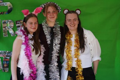 Viel Spaß machte den Schülern das Posieren vor der Fotobox - gleichzeitig gab es tolle Schnappschüsse zur Erinnerung.