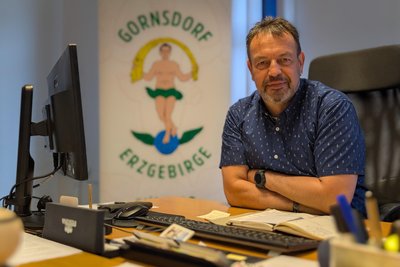 Michael Tägl ist Bürgermeister der 2000-Seelen-Gemeinde Gornsdorf. Nicht nur er fordert Nachbesserungen beim Sachsenfonds, damit auch kleine Kommunen profitieren.
