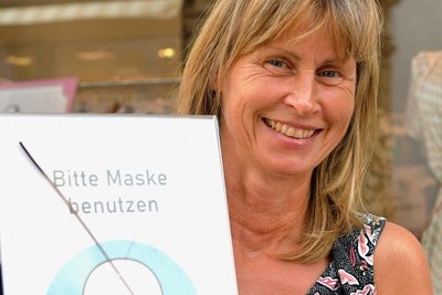 Silke Lippmann - Einzelhändlerin Silke Lippmann freut sich über den Wegfall der Maskenpflicht in Läden ab Freitag.