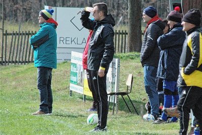 Der Blick geht voraus: Kevin Müller (M.) hört nach vielen Jahren als Trainer beim SV Geringswalde auf. Er übernimmt ab Sommer die A-Junioren des Döbelner SC, die in der Landesklasse Nord spielen. 