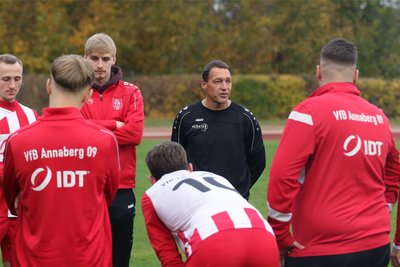 Annabergs Trainer Lars Walther hatte mit seinem Team zumindest mit Blick auf die erste Halbzeit etwas Redebedarf.
