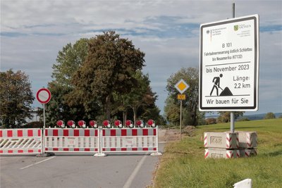 Nur wenige Kilometer weiter ist die B 101 nahe Schlettau bereits gesperrt.