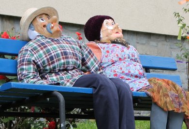 Das letzte große Fest, dass die Einwohner gefeiert haben, liegt mit dem Schul- und Heimatfest im Ortsteil Gornau schon sechs Jahre zurück. Wie damals soll auch diesmal das Dorf mit Puppen geschmückt werden. 300 Bestellungen für Rohlinge sind in der Gemeinde schon eingegangen, die Mitte Juni ausgegeben werden sollen.
