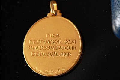 Das ist die WM-Medaille.