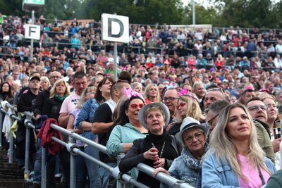 11.500 Fans bejubeln Schlagerstar Roland Kaiser am Samstag in Schwarzenberg.
