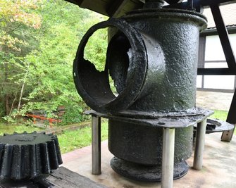 Auch der ehemalige Hüttenstandort Muldenhütten wird offen sein. Das erste eiserne Zylindergebläse im sächsischen Silberhüttenwesen (1828 bis 1954) versorgte die Schmelzöfen mit Luft. Es steht noch am Originalstandort. 