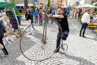 Beim Hutzentag im vergangenen Jahr war Frank Albert aus Lengenfeld mit seinem Hochrad dabei. 