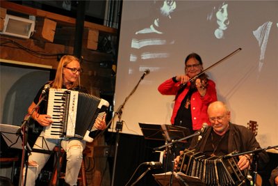 Die Folkländer in der Plauener Malzhaus-Galerie.