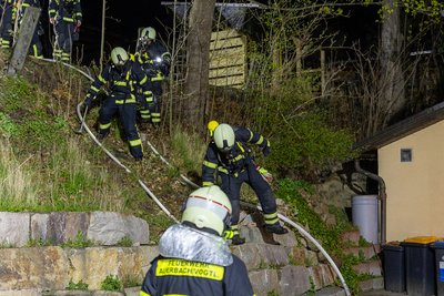 Im Einsatz waren zwei Trupps der Feuerwehr Auerbach, ausgerüstet mit Atemschutz.
