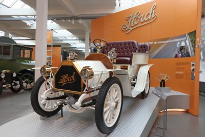 Mit dem Horch 14–17 PS beginnt die Geschichte. Das Ausstellungsstück ist ein Nachbau.