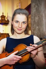 Die 21-jährige Charlotte Thiele ist Soloviolinistin der Jungen Philharmonie Augustusburg.