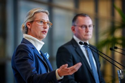 Alice Weidel, Bundes- und Fraktionsvorsitzende der AfD, und Tino Chrupalla, AfD-Bundesvorsitzender und Fraktionsvorsitzender der AfD, bei einer Pressekonferenz.