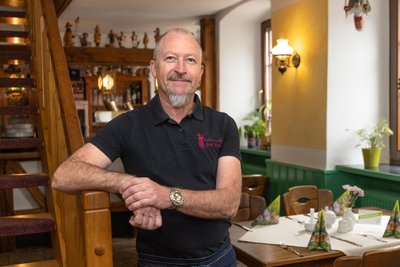 Man könne nicht erwarten, dass es in der Gastronomie wieder Preise wie vor Corona gibt, sagt Torsten Weiser, Inhaber des „Zum Türmer“ in Annaberg-Buchholz.