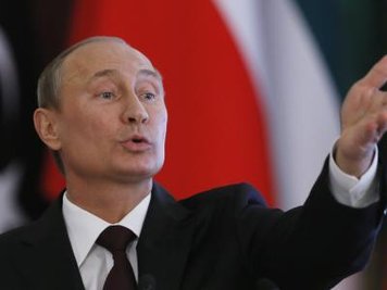 Den Asylantrag in Russland zog Snowden zurück. Grund: die Bedingungen Putins. Dieser hatte zuletzt gefordert, Snwoden dürfe den USA mit seinen Enthüllungen nicht länger schaden.