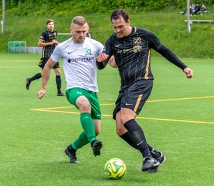 Gegen Klaffenbach (mit Jakob Eckel, l.) mussten sich der SV Auerhammer und Julian Albani mit einem Unentschieden begnügen. Gegen Lok Zwickau soll es am Sonntag die volle Punktzahl werden. 