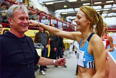 So kannte man das Duo Gierisch/Marusch viele Jahre lang: Wie hier beim Internationalen Hallenmeeting 2015 in Chemnitz bejubelten Athletin und Trainer viele gemeinsame Erfolge. Beide schwärmten oft in höchten Tönen vom jeweils anderen.