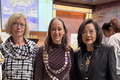 Drei SI-Präsidentinnen (v.l.): Andrea Stöckel (Club Chemnitz), Manuela Nietzsche (Deutschland) und Siew Yong Gnanalingam (weltweit).