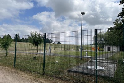 Das Regenüberlaufbecken an der Burkersdorfer Straße/Teichstraße ist 2019 neu gebaut worden. Bei Starkregen reicht das Fassungsvermögen von 1100 Kubikmetern aber trotzdem nicht aus.